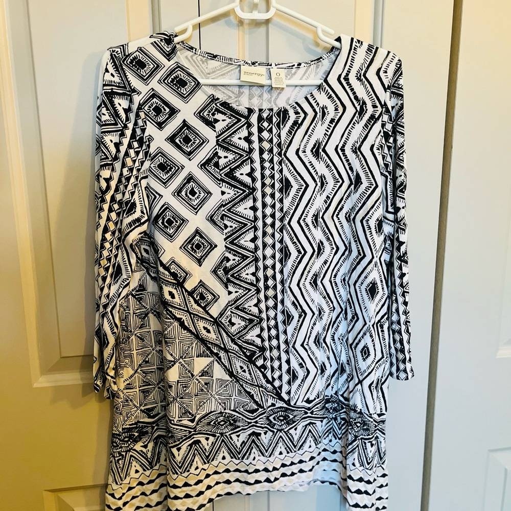 Zenergy by Chico's Black and White Patterned Top